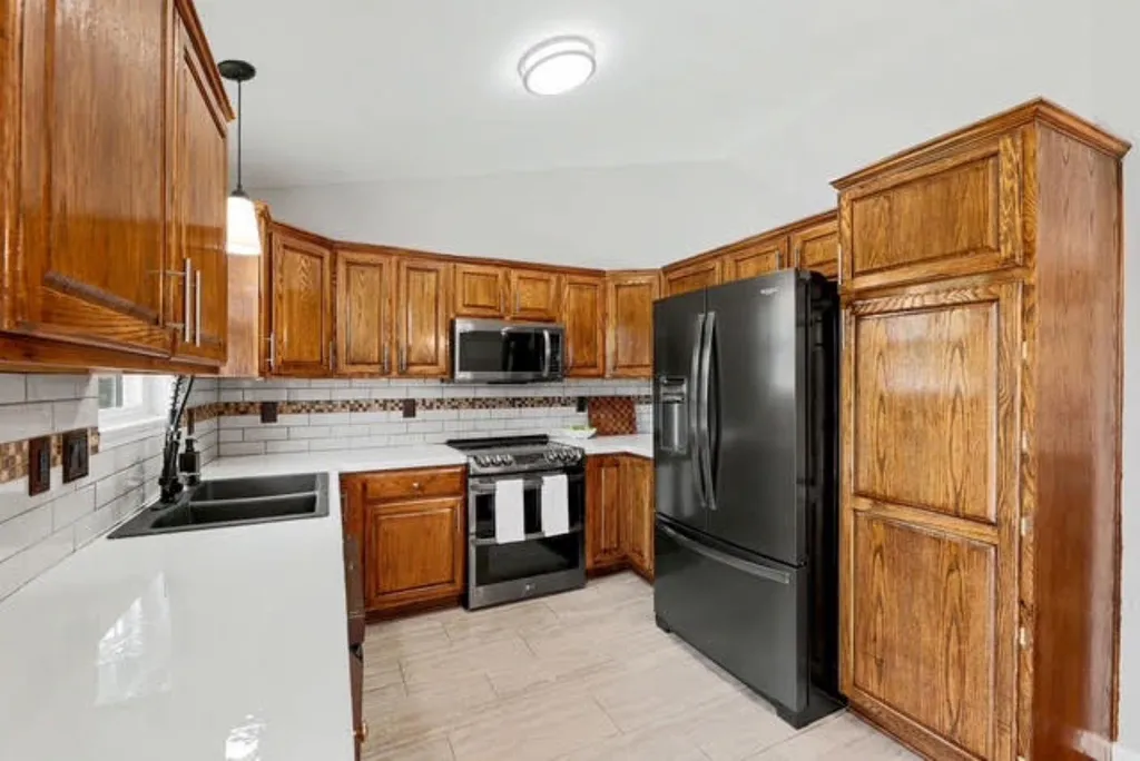 1913 S Honeytree Street Wichita KS 67207