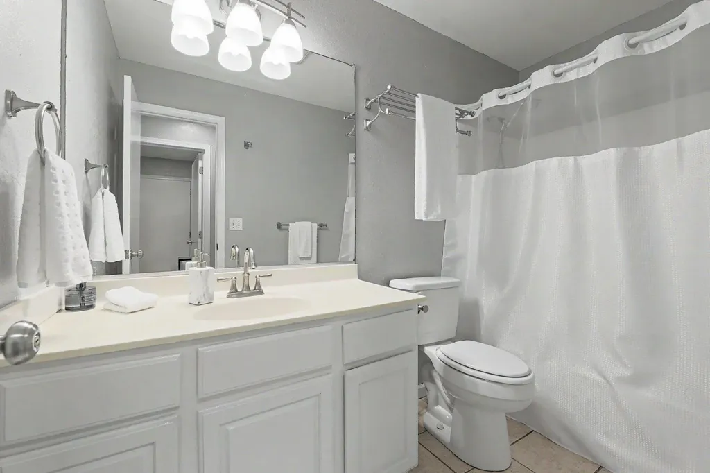 1913 S Honeytree Street Wichita KS 67207