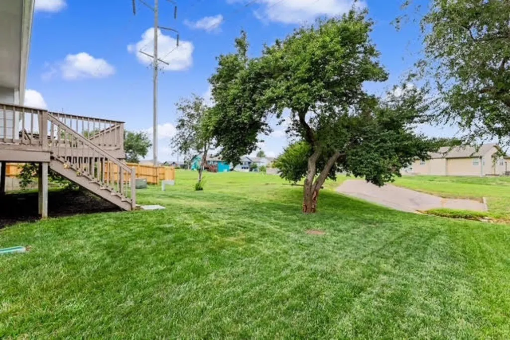 1913 S Honeytree Street Wichita KS 67207