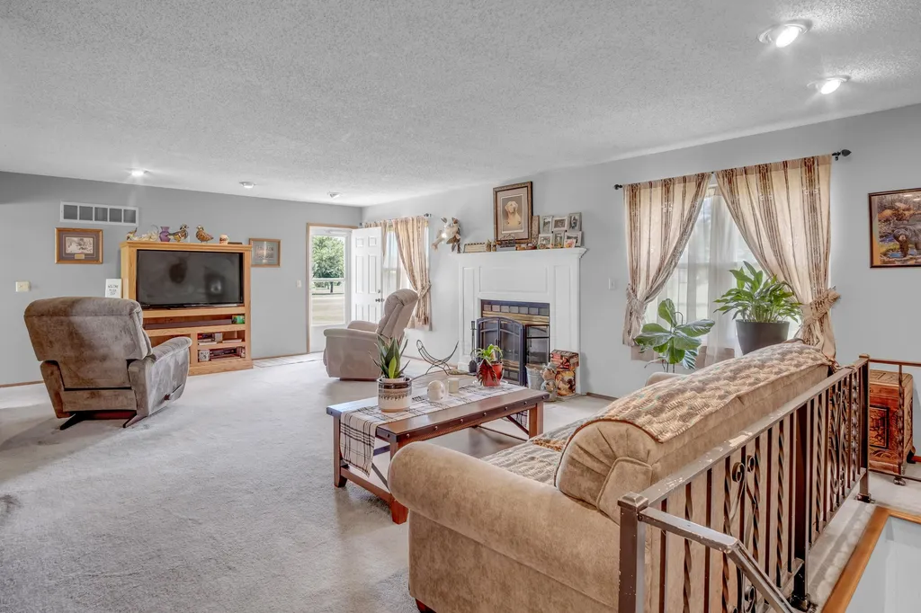 8712 N Ridge Road Valley Center KS 67147