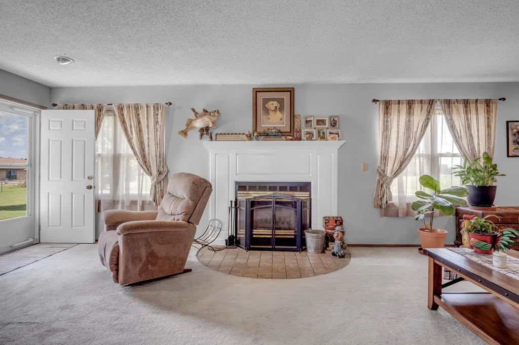 8712 N Ridge Road Valley Center KS 67147
