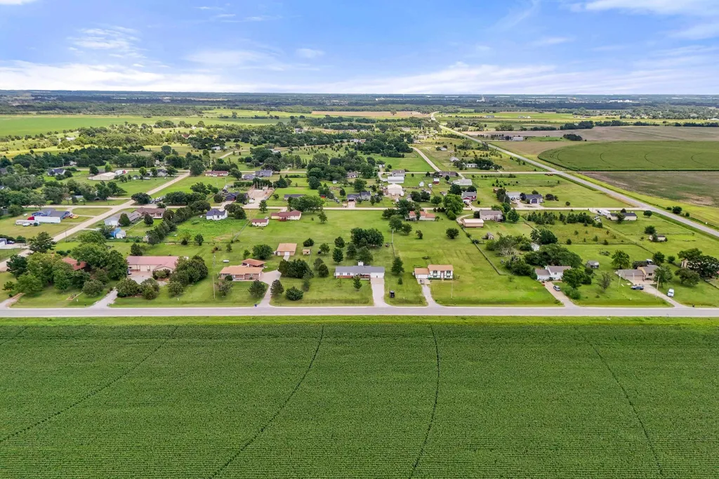8712 N Ridge Road Valley Center KS 67147