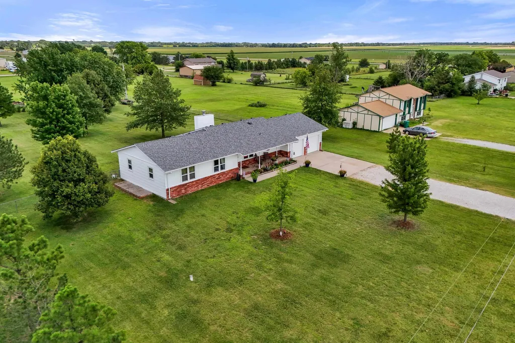 8712 N Ridge Road Valley Center KS 67147