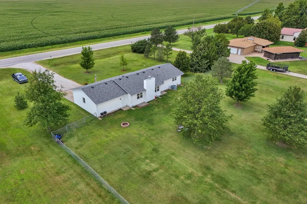 8712 N Ridge Road Valley Center KS 67147