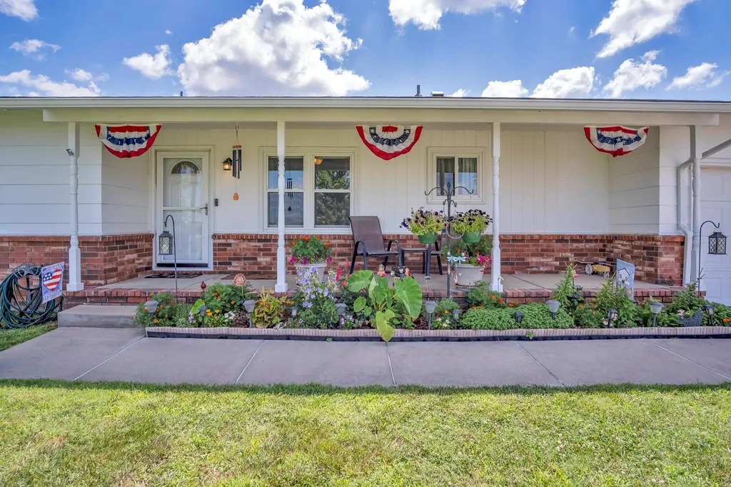 8712 N Ridge Road Valley Center KS 67147