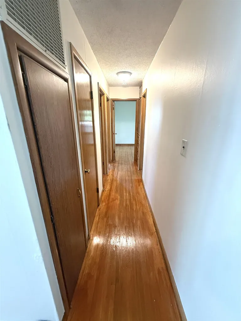 515 W 4th Street Haysville KS 67060
