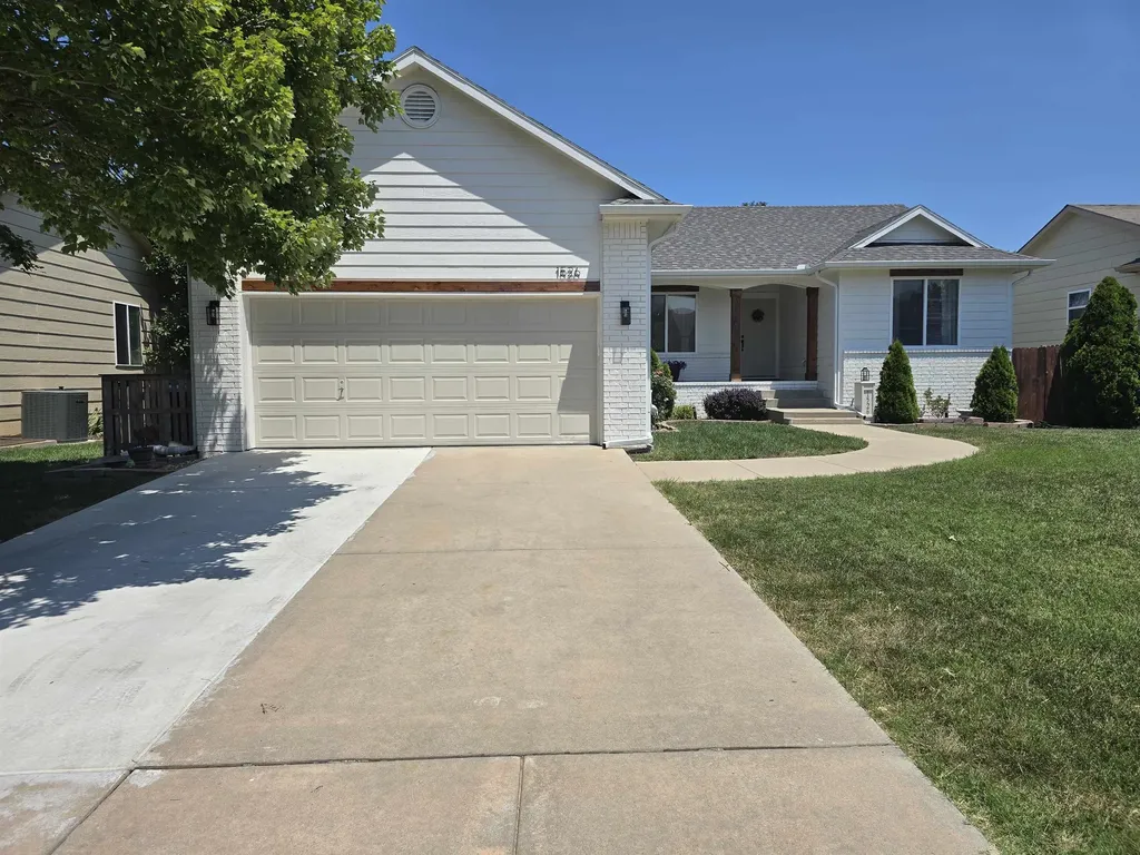1526 E Cedar Tree Park City KS 67219