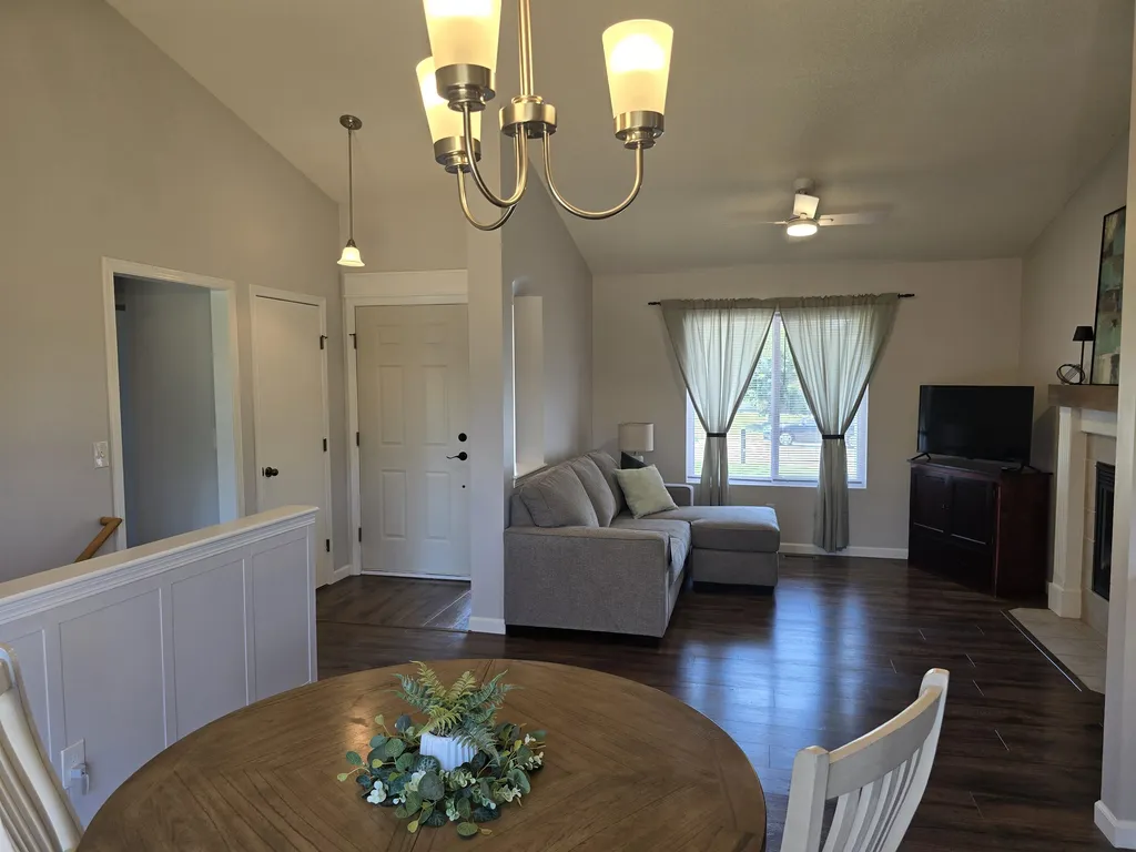 1526 E Cedar Tree Park City KS 67219