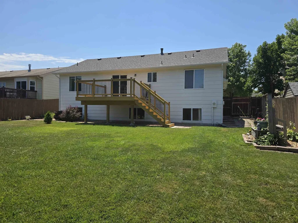 1526 E Cedar Tree Park City KS 67219