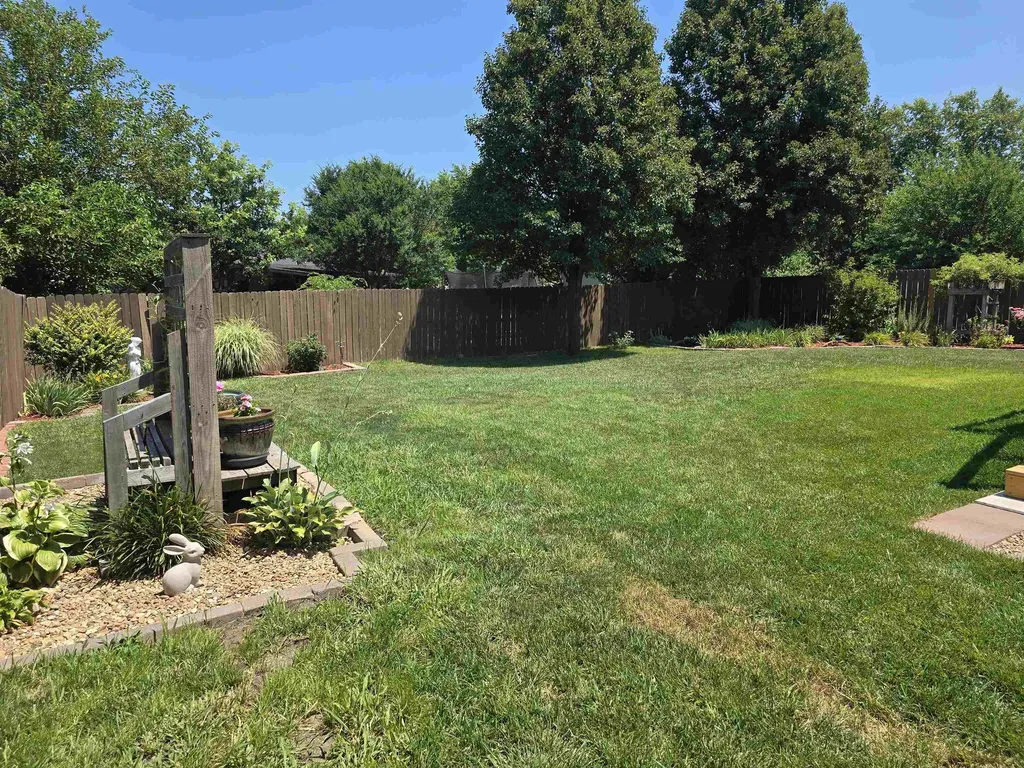1526 E Cedar Tree Park City KS 67219