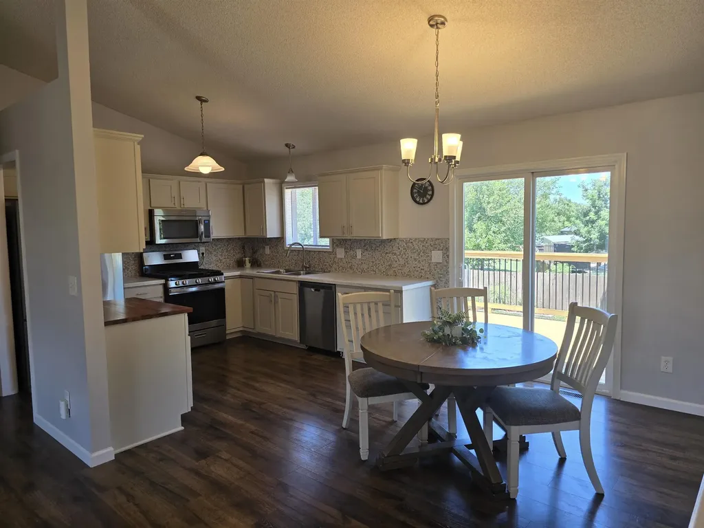 1526 E Cedar Tree Park City KS 67219