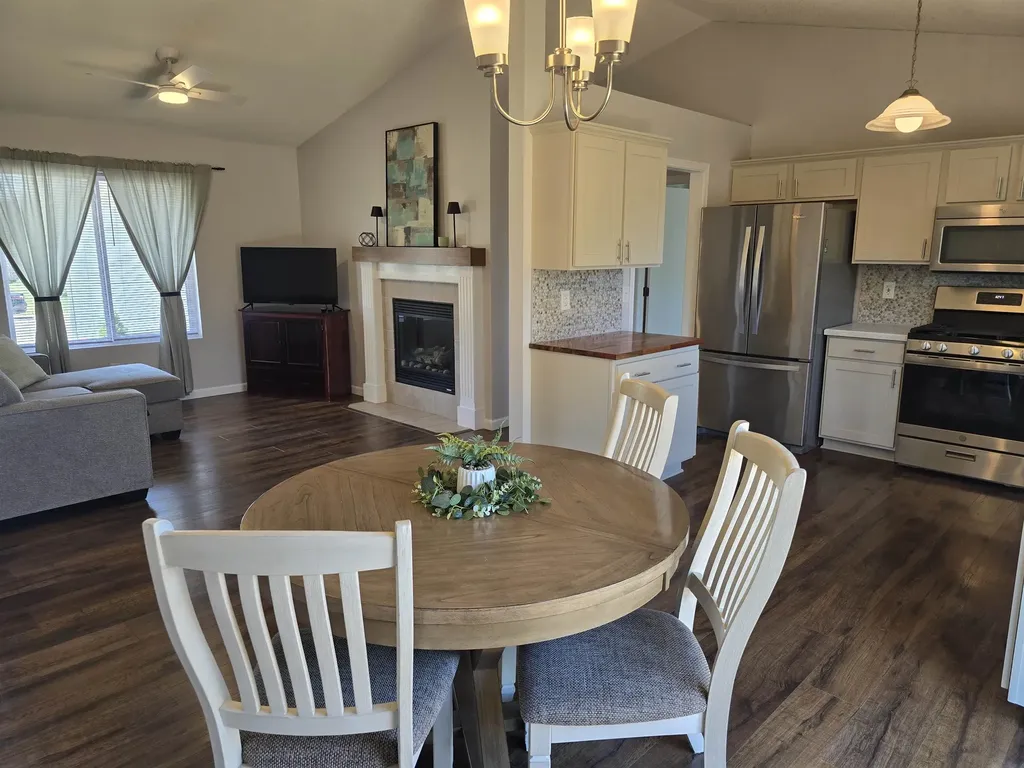 1526 E Cedar Tree Park City KS 67219
