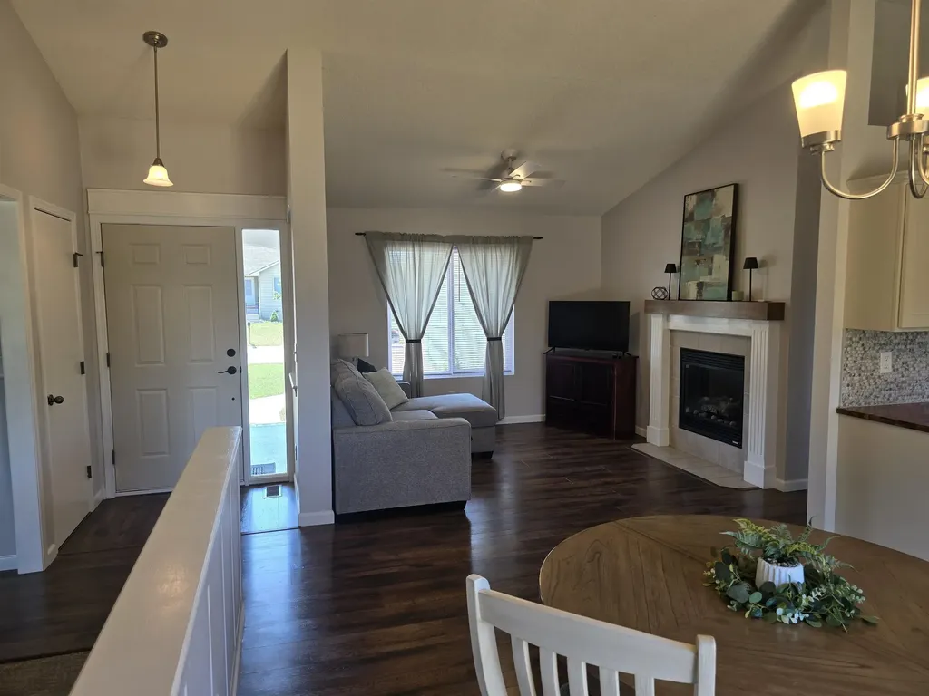 1526 E Cedar Tree Park City KS 67219