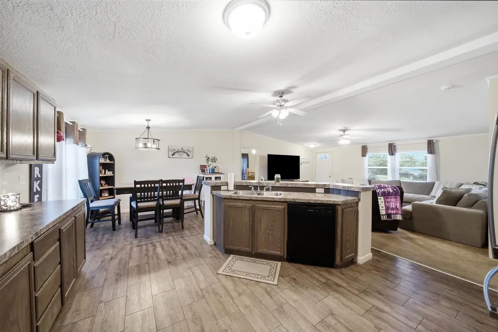195 E 15th Street S Wellington KS 67152