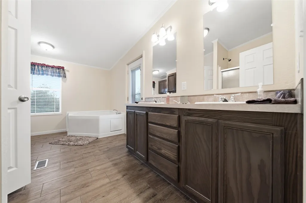 195 E 15th Street S Wellington KS 67152