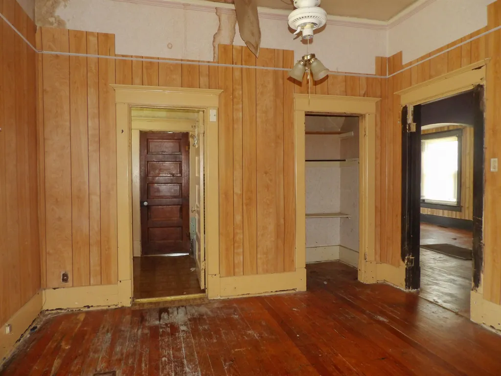 711 S Summit Arkansas City KS 67005-6354