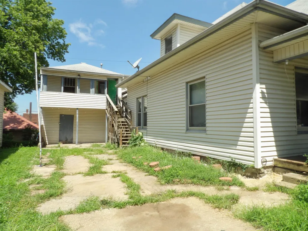 711 S Summit Arkansas City KS 67005-6354