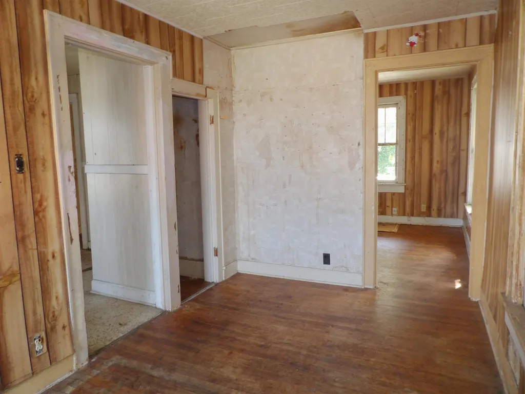 711 S Summit Arkansas City KS 67005-6354