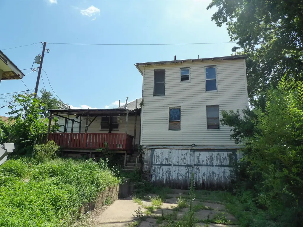 711 S Summit Arkansas City KS 67005-6354