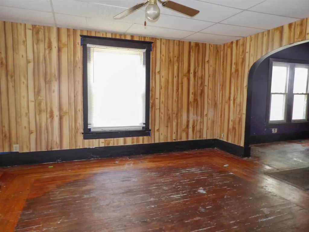 711 S Summit Arkansas City KS 67005-6354