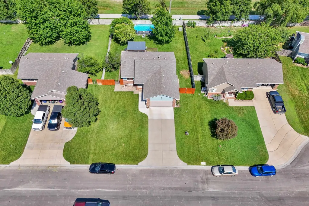 610 S Blue Stem Circle Haysville KS 67060