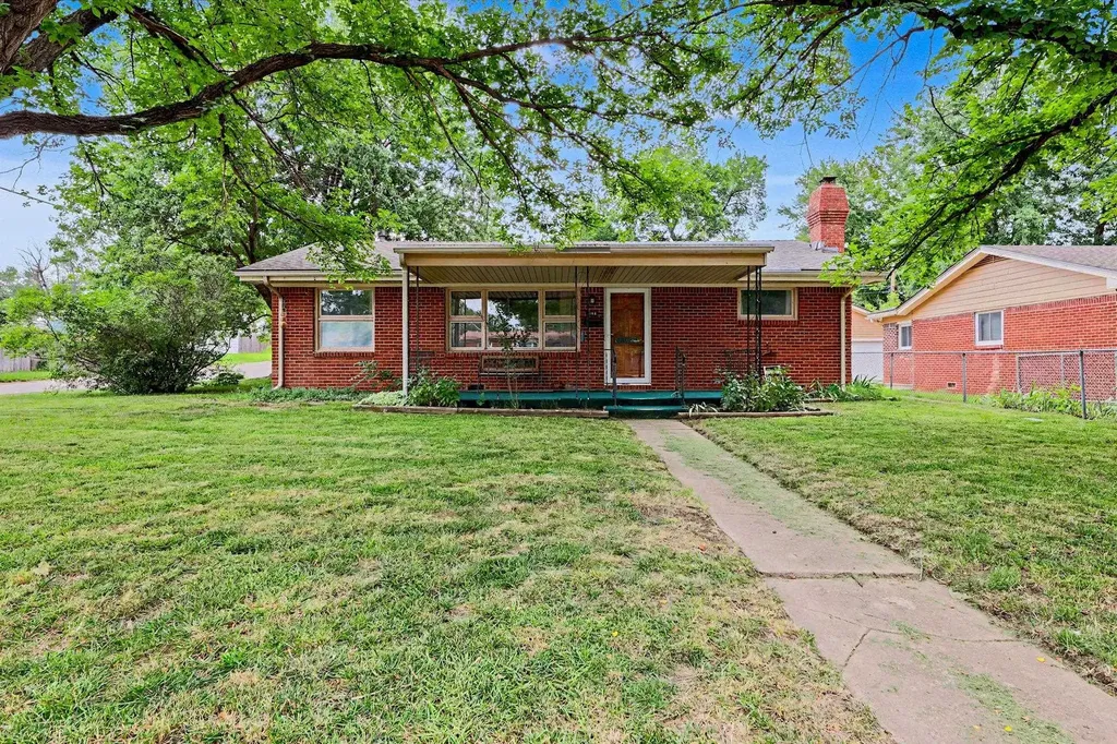 1156 N Lakeview Drive Derby KS 67037