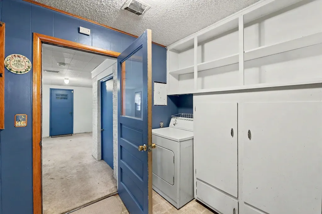 1156 N Lakeview Drive Derby KS 67037