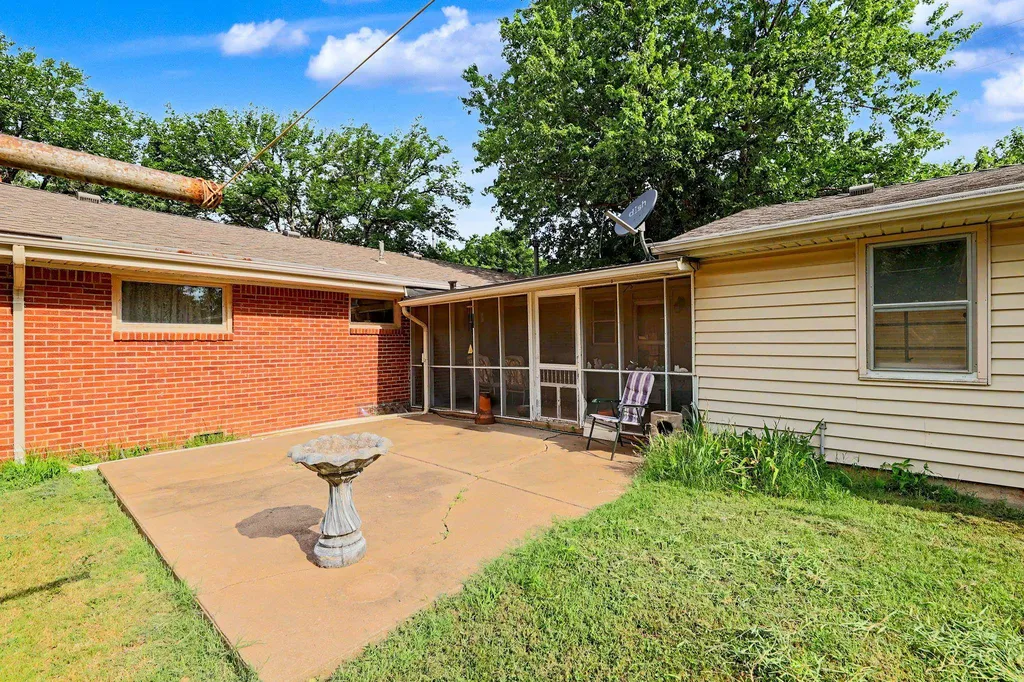 1156 N Lakeview Drive Derby KS 67037