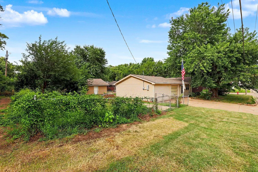 1156 N Lakeview Drive Derby KS 67037