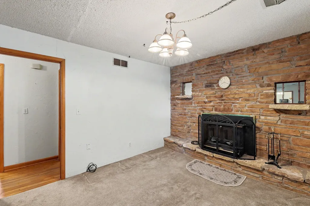 1156 N Lakeview Drive Derby KS 67037