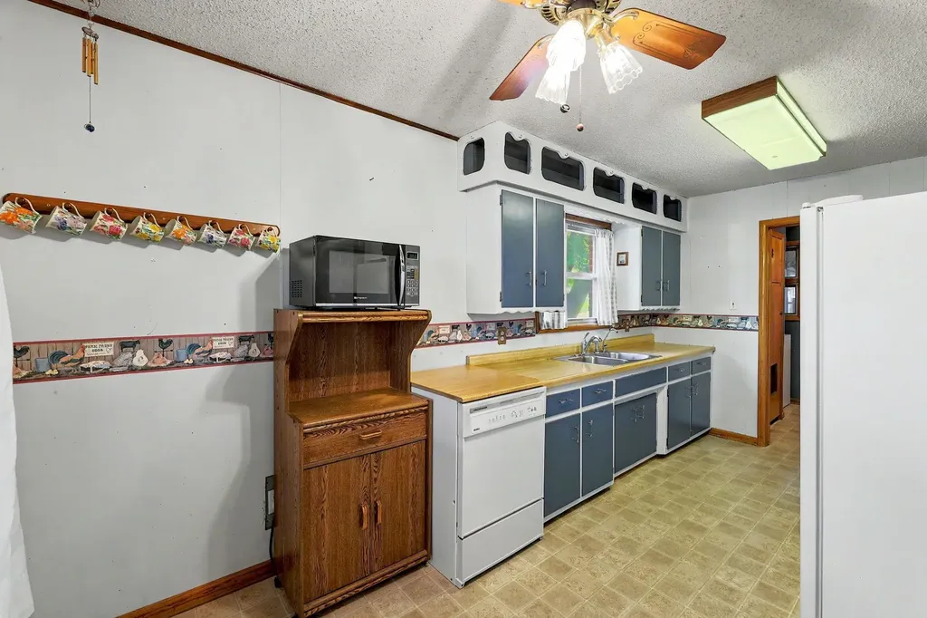 1156 N Lakeview Drive Derby KS 67037