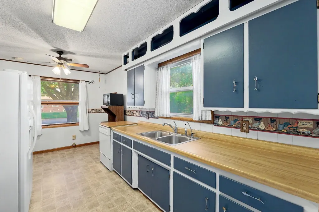 1156 N Lakeview Drive Derby KS 67037