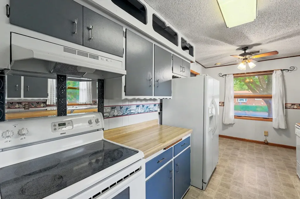 1156 N Lakeview Drive Derby KS 67037