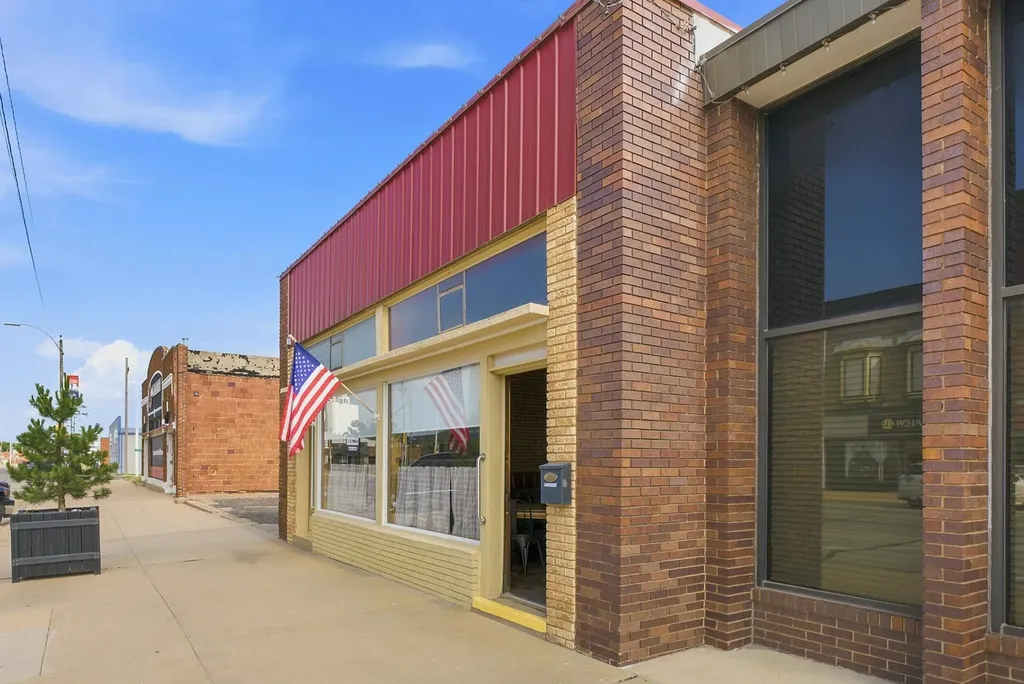 211 W Main Anthony KS 67003