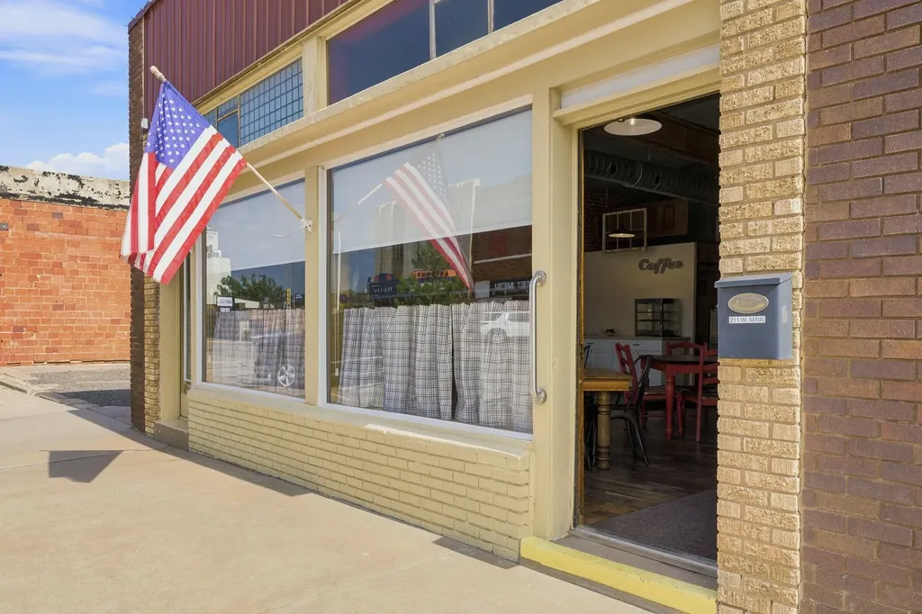 211 W Main Anthony KS 67003