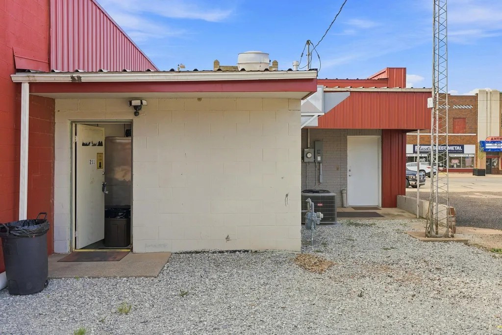 211 W Main Anthony KS 67003
