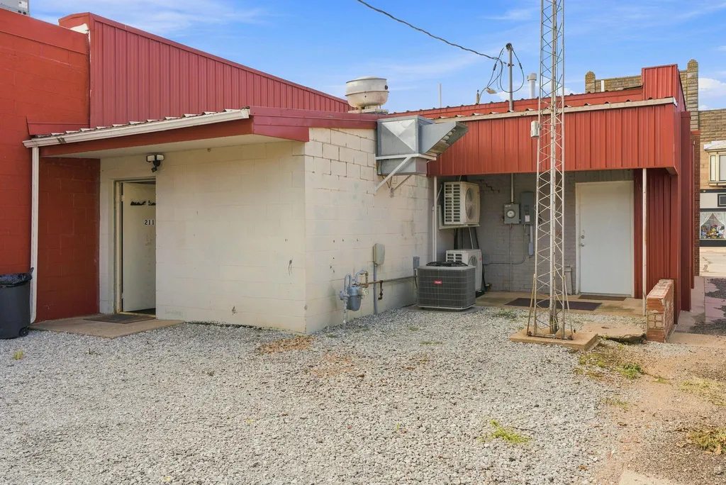 211 W Main Anthony KS 67003