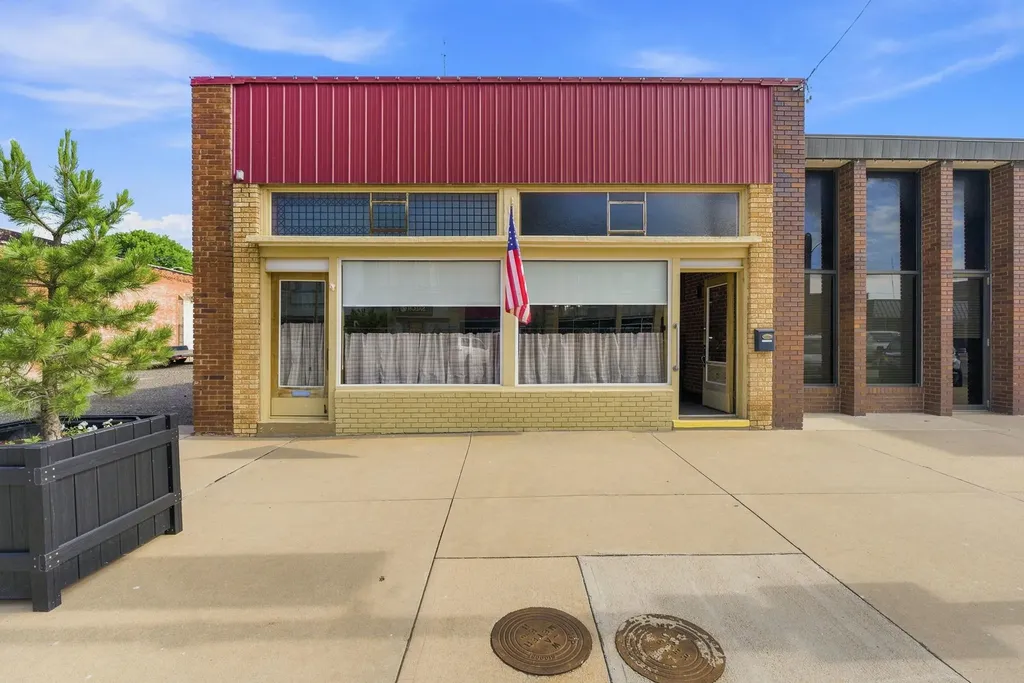 211 W Main Anthony KS 67003