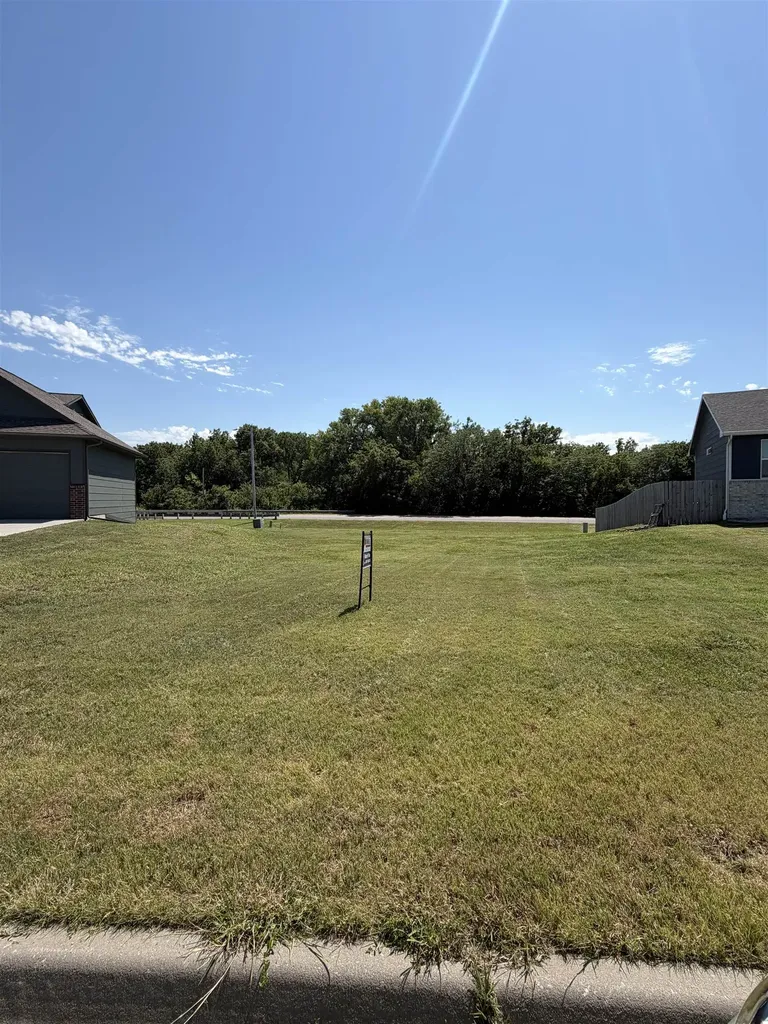 617 N Redbud Court Valley Center KS 67147
