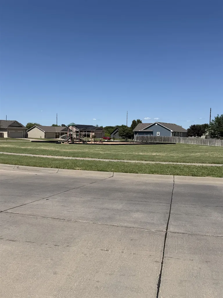 617 N Redbud Court Valley Center KS 67147