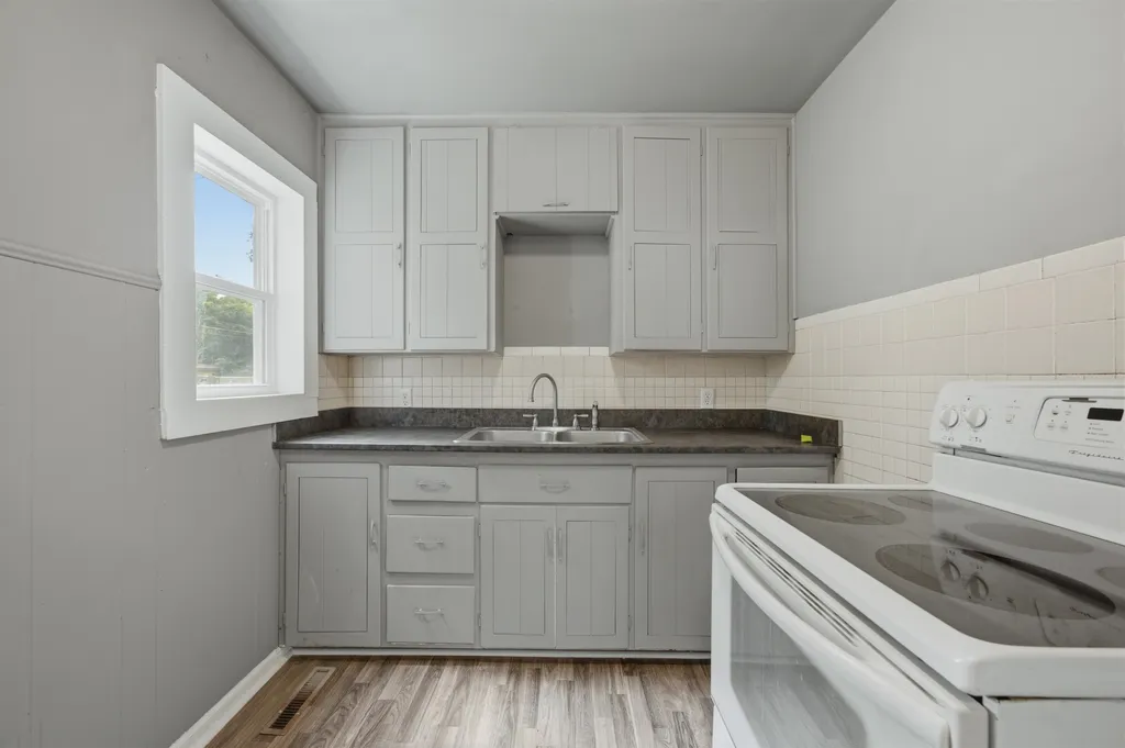 1202 N Terrace Drive Wichita KS 67208-2838