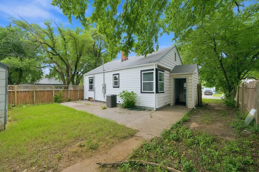 1202 N Terrace Drive Wichita KS 67208-2838
