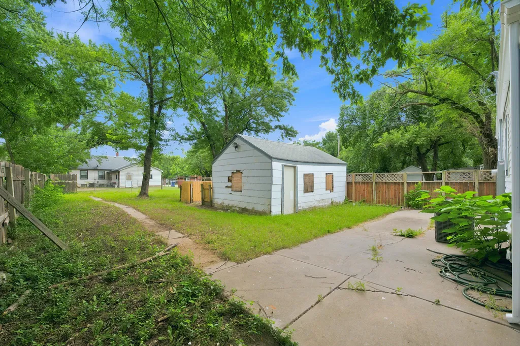 1202 N Terrace Drive Wichita KS 67208-2838