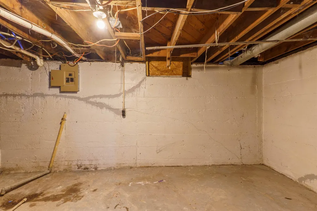 1353 N Pershing Avenue Wichita KS 67208