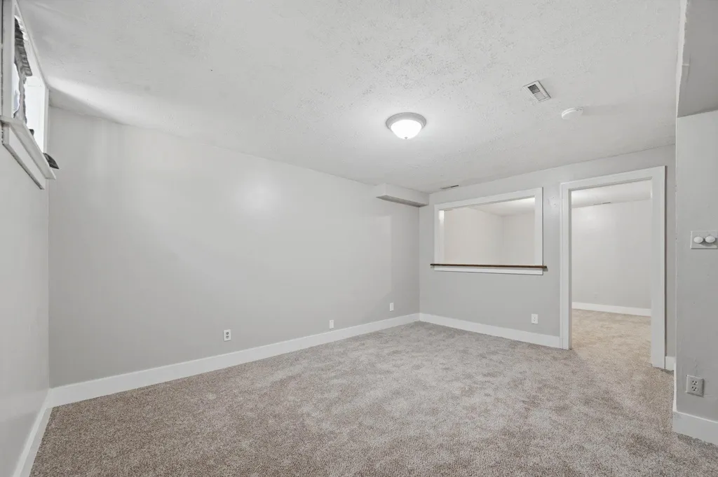 433 N Quentin Wichita KS 67208