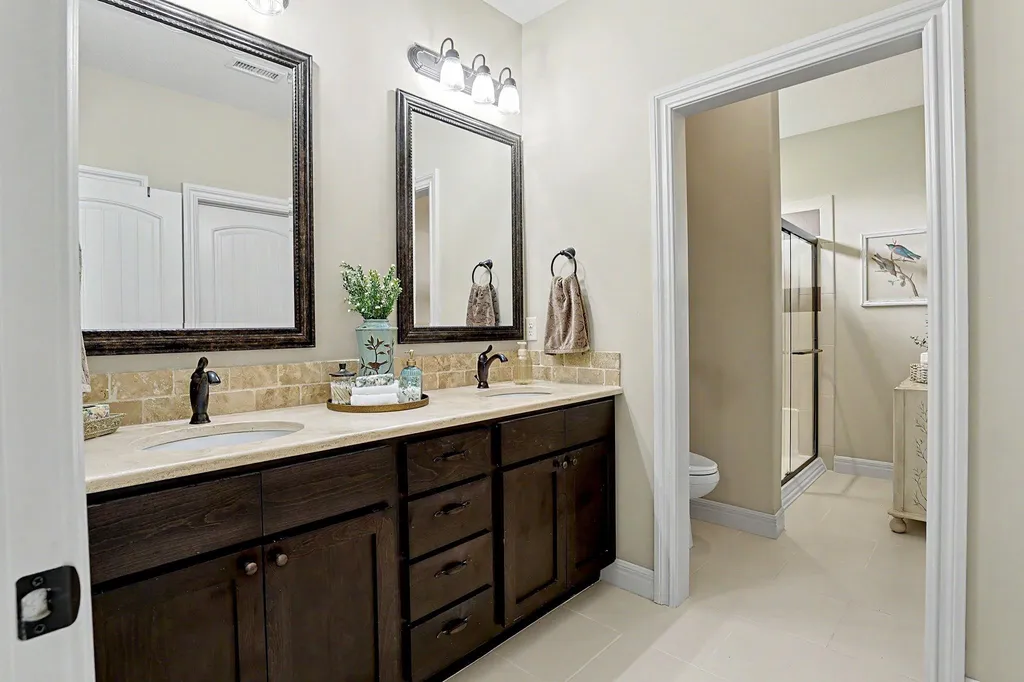 4875 N Indian Oak Street Bel Aire KS 67226