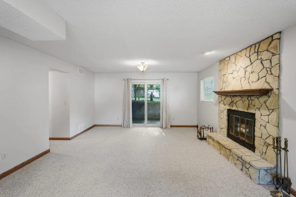 320 N Shawnee Drive Kechi KS 67067
