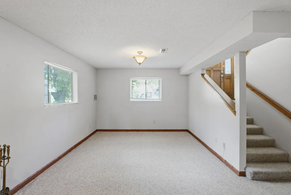 320 N Shawnee Drive Kechi KS 67067