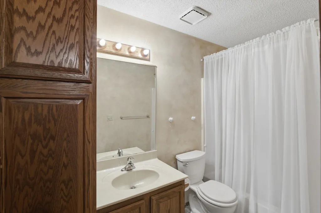 320 N Shawnee Drive Kechi KS 67067