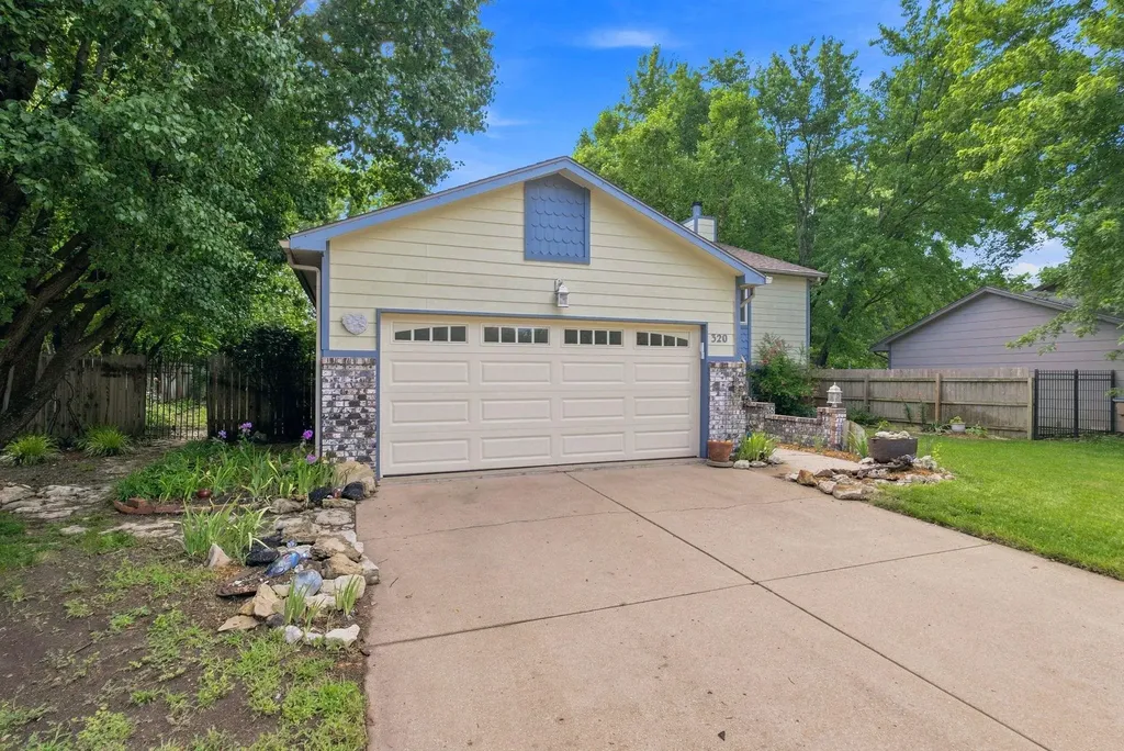 320 N Shawnee Drive Kechi KS 67067
